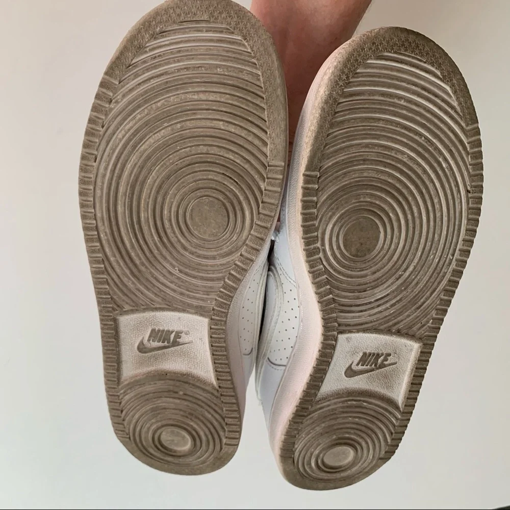 Nike Force white unisex sneakers Size 5.5Y is equivalent to a women’s size 6.5-7